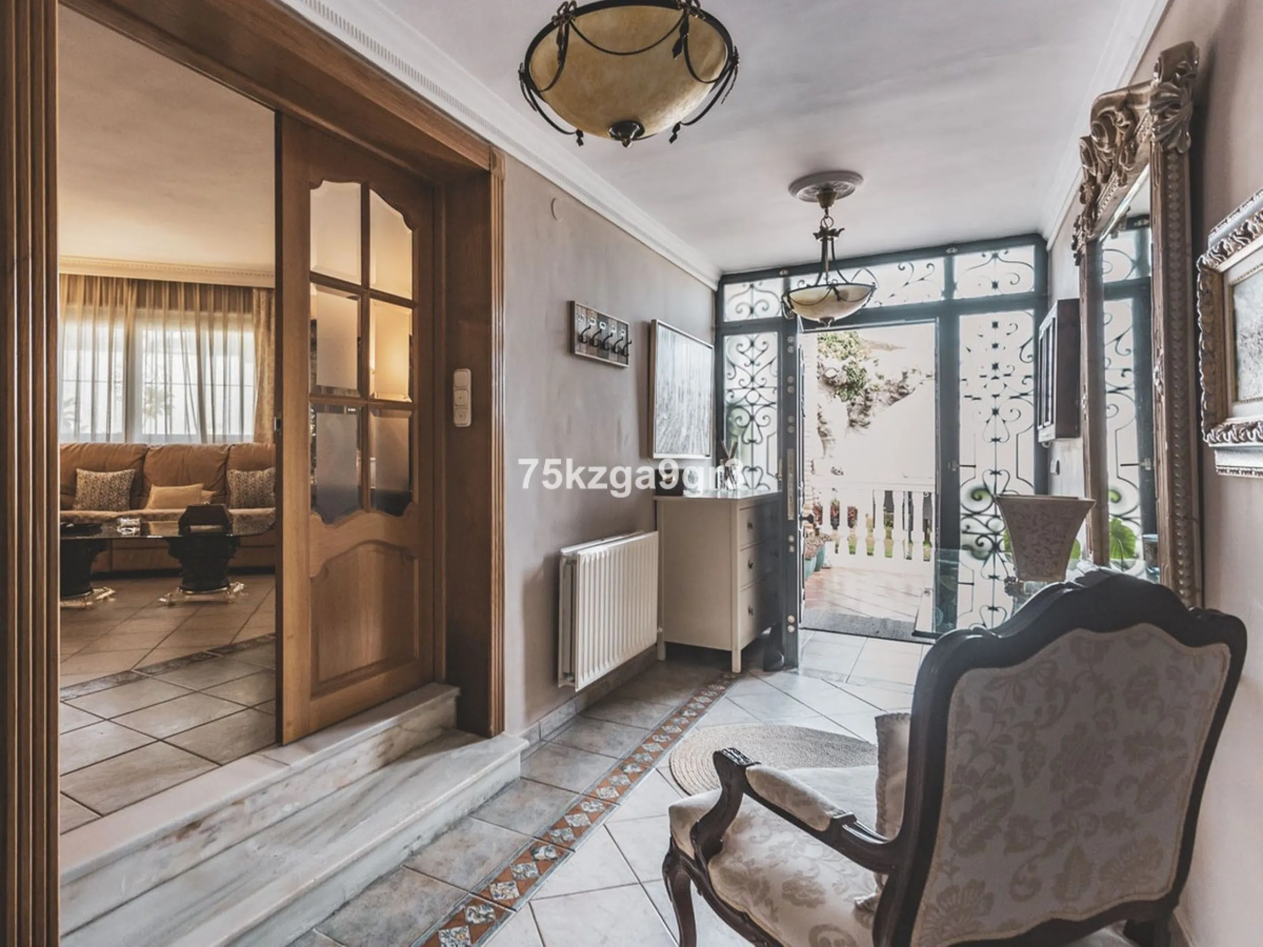 Imagine waking up every morning in a villa where space, privacy, and quality of life take center stage. Located on Calle de los Naranjos, 8, this magnificent detached villa sits on a 651 m² plot, offering the perfect balance between indoor comfort and out
