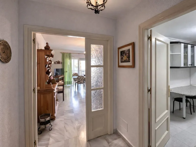 Apartment - Middle Floor Apartment в продаже в Fuengirola, Málaga. В доме 3 спален и 2 ванных комнат. Площадь дома 100 м²