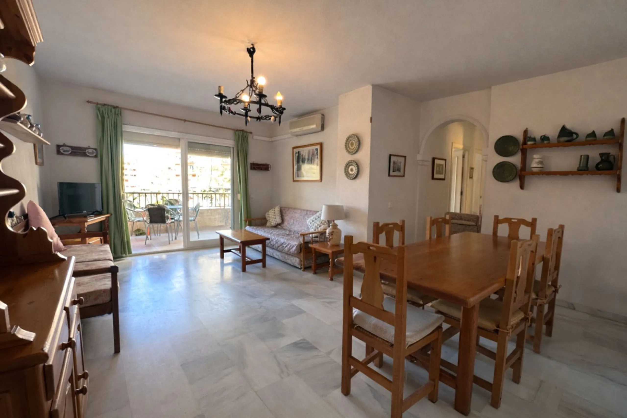 Apartment - Middle Floor Apartment в продаже в Fuengirola, Málaga. В доме 3 спален и 2 ванных комнат. Площадь дома 100 м²