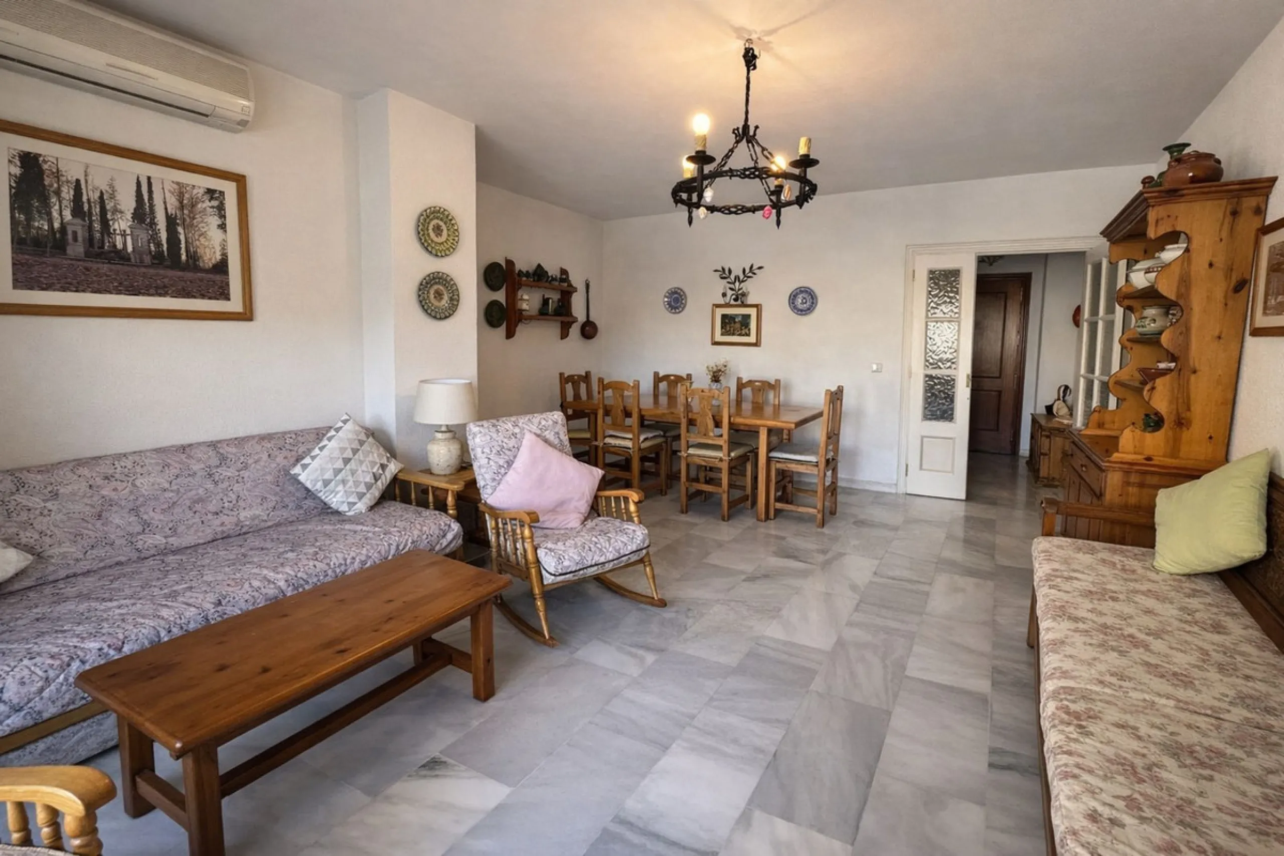 Apartment - Middle Floor Apartment в продаже в Fuengirola, Málaga. В доме 3 спален и 2 ванных комнат. Площадь дома 100 м²