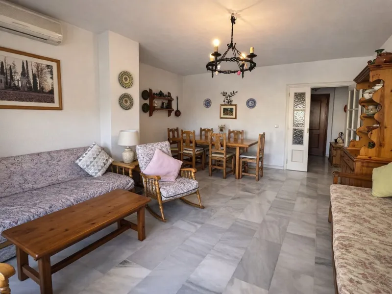 Apartment - Middle Floor Apartment в продаже в Fuengirola, Málaga. В доме 3 спален и 2 ванных комнат. Площадь дома 100 м²
