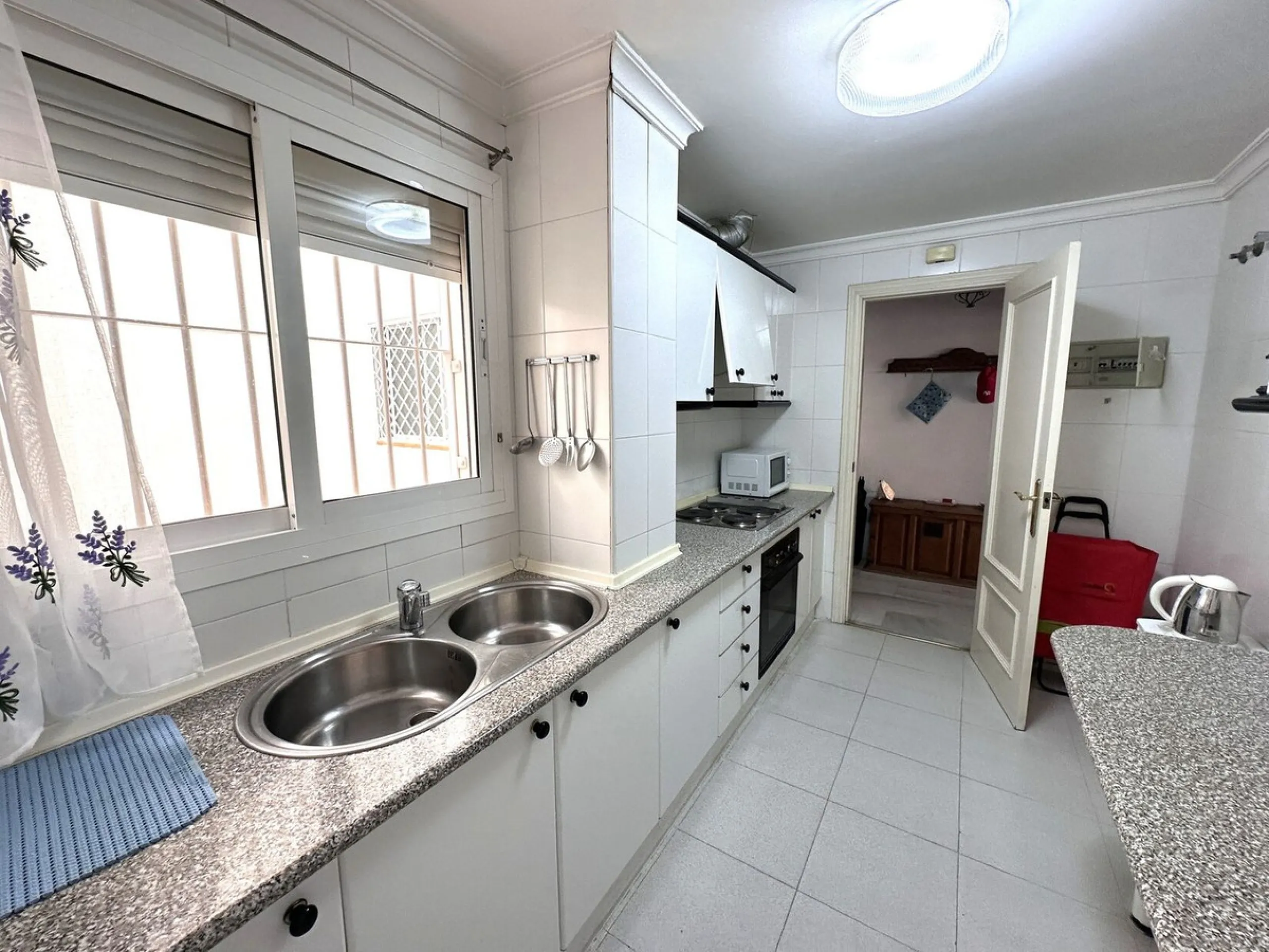 Apartment - Middle Floor Apartment в продаже в Fuengirola, Málaga. В доме 3 спален и 2 ванных комнат. Площадь дома 100 м²
