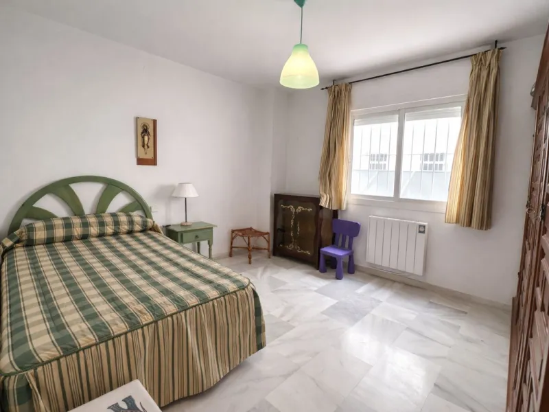 Apartment - Middle Floor Apartment в продаже в Fuengirola, Málaga. В доме 3 спален и 2 ванных комнат. Площадь дома 100 м²