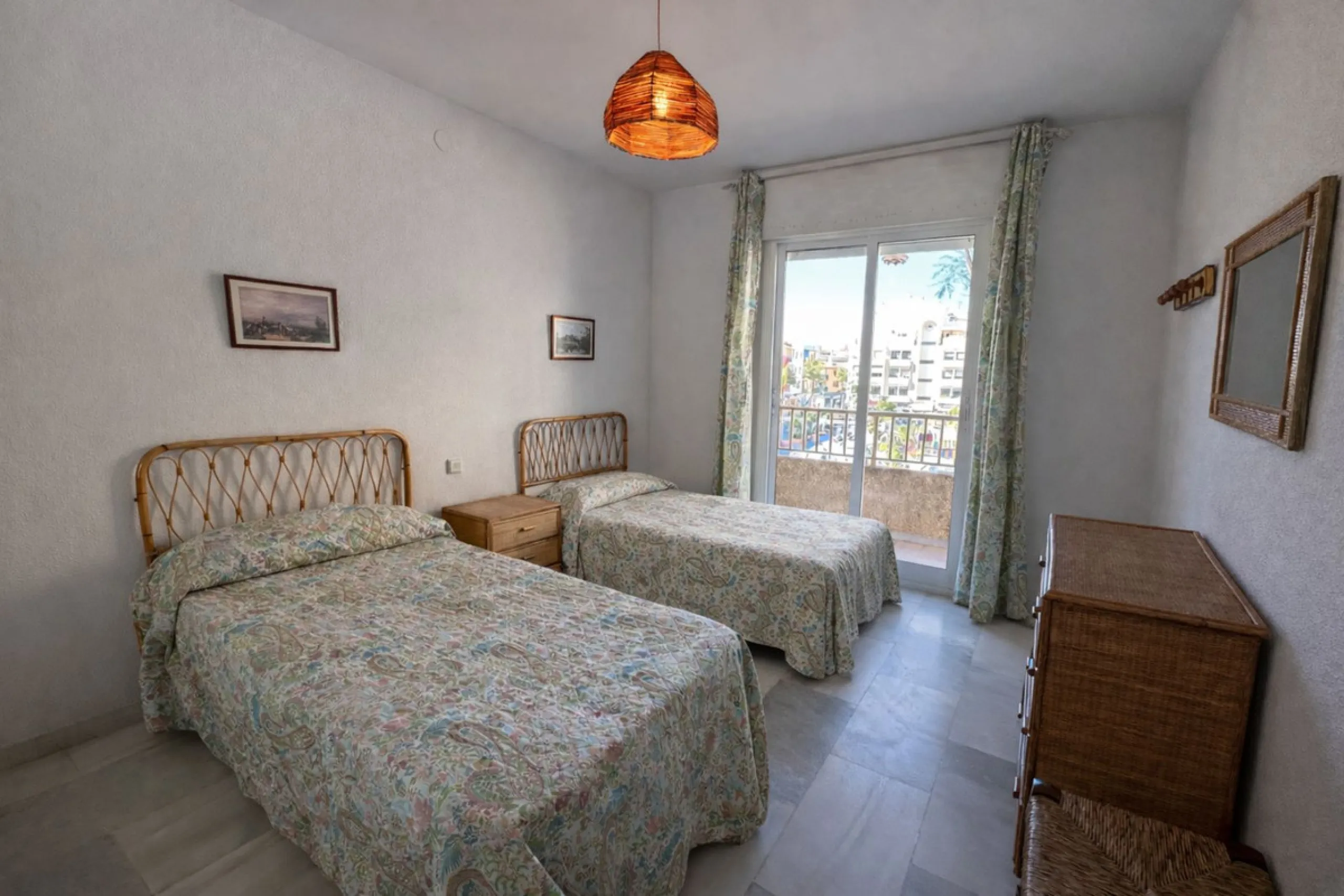 Apartment - Middle Floor Apartment в продаже в Fuengirola, Málaga. В доме 3 спален и 2 ванных комнат. Площадь дома 100 м²