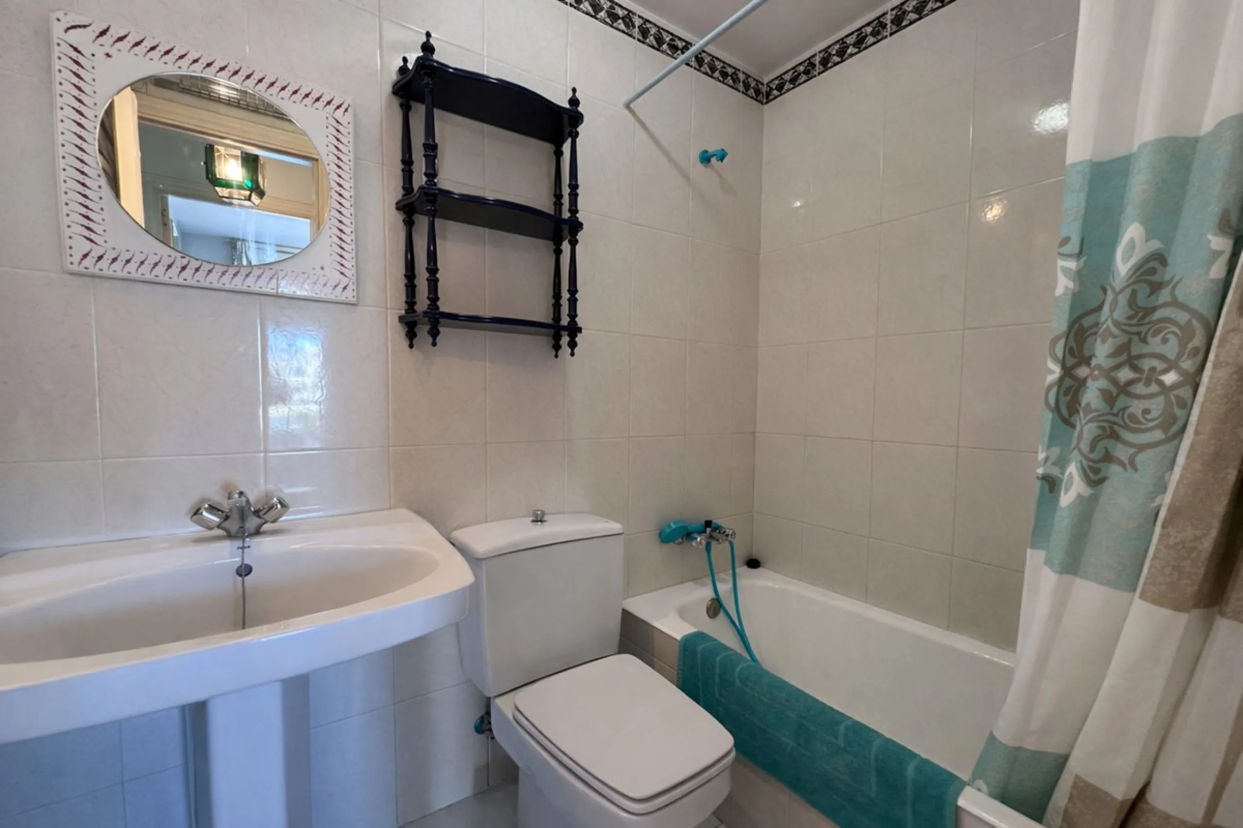 Apartment - Middle Floor Apartment в продаже в Fuengirola, Málaga. В доме 3 спален и 2 ванных комнат. Площадь дома 100 м²