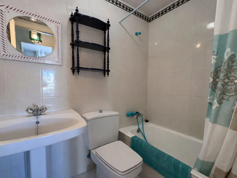 Apartment - Middle Floor Apartment в продаже в Fuengirola, Málaga. В доме 3 спален и 2 ванных комнат. Площадь дома 100 м²