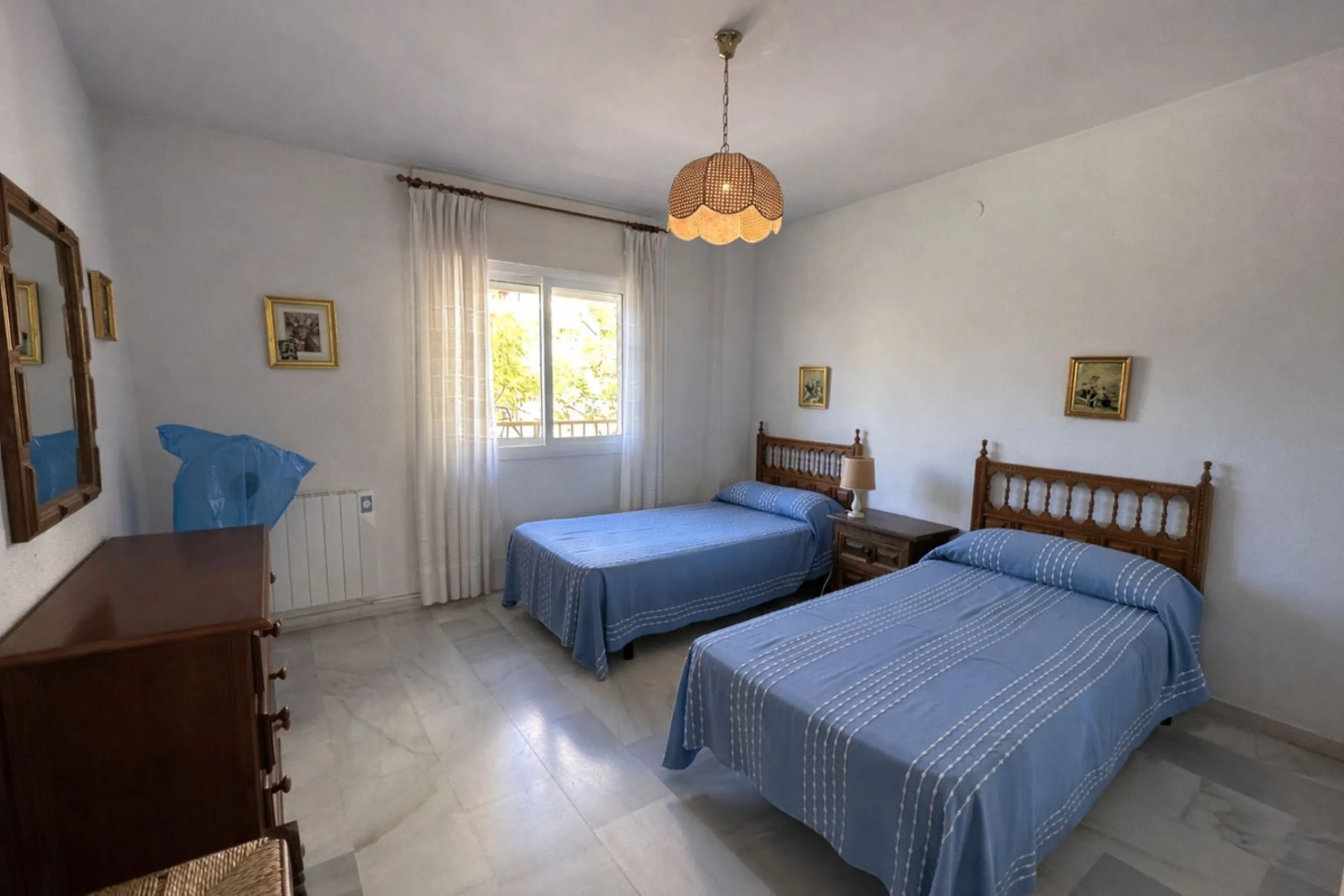 Apartment - Middle Floor Apartment в продаже в Fuengirola, Málaga. В доме 3 спален и 2 ванных комнат. Площадь дома 100 м²