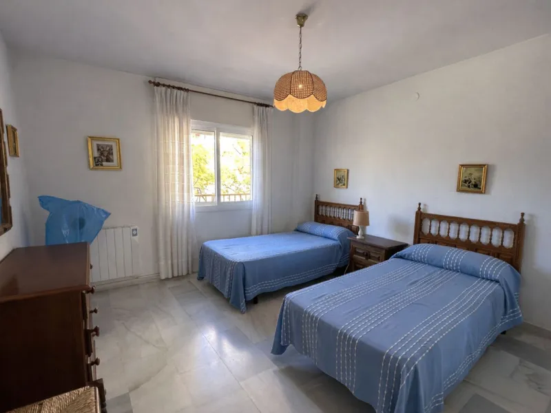 Apartment - Middle Floor Apartment в продаже в Fuengirola, Málaga. В доме 3 спален и 2 ванных комнат. Площадь дома 100 м²
