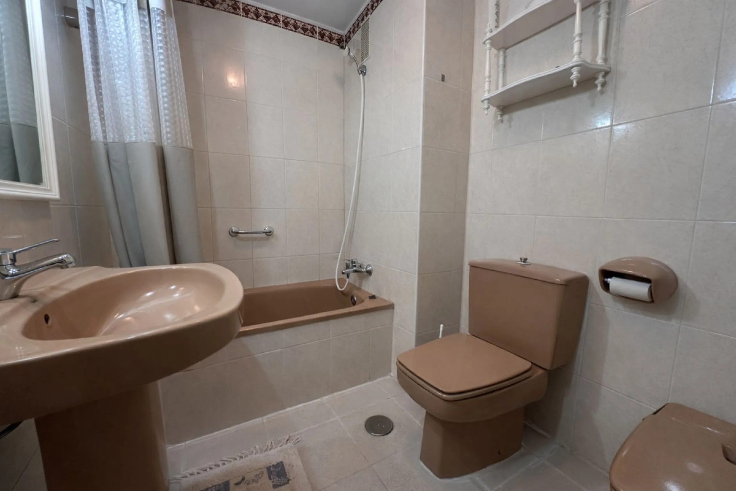 Apartment - Middle Floor Apartment в продаже в Fuengirola, Málaga. В доме 3 спален и 2 ванных комнат. Площадь дома 100 м²