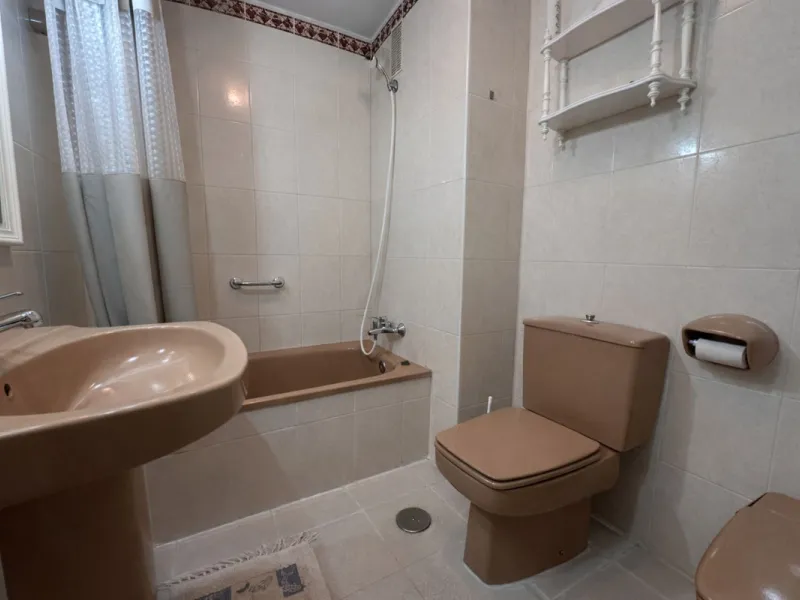 Apartment - Middle Floor Apartment в продаже в Fuengirola, Málaga. В доме 3 спален и 2 ванных комнат. Площадь дома 100 м²