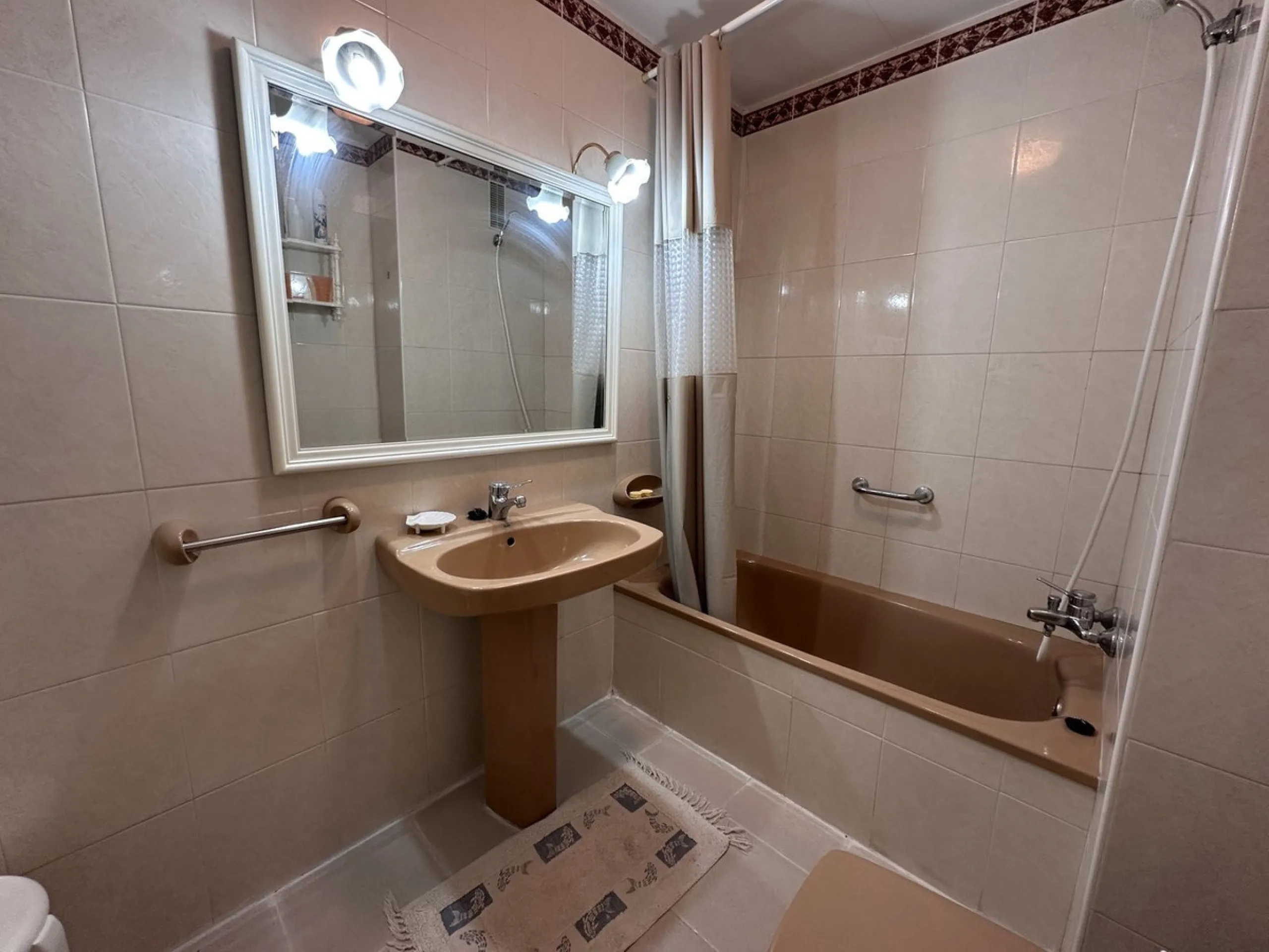 Apartment - Middle Floor Apartment в продаже в Fuengirola, Málaga. В доме 3 спален и 2 ванных комнат. Площадь дома 100 м²