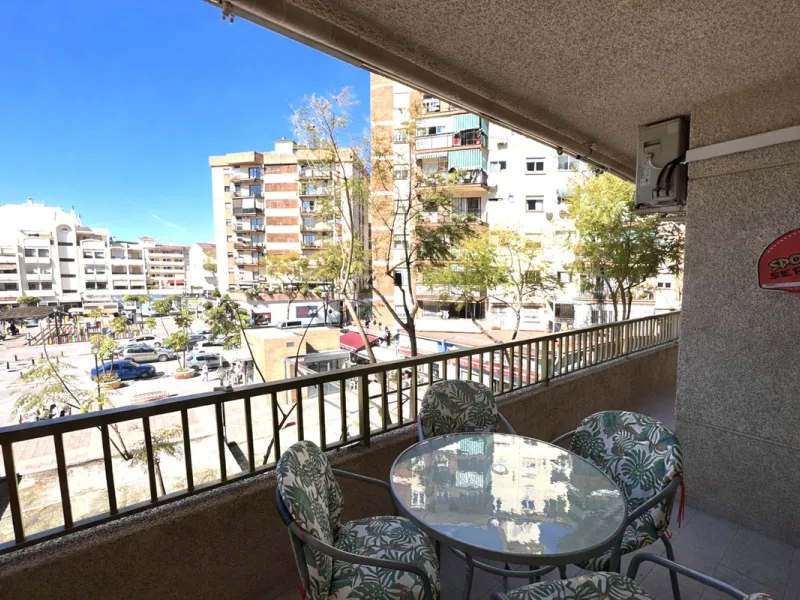 Apartment - Middle Floor Apartment в продаже в Fuengirola, Málaga. В доме 3 спален и 2 ванных комнат. Площадь дома 100 м²