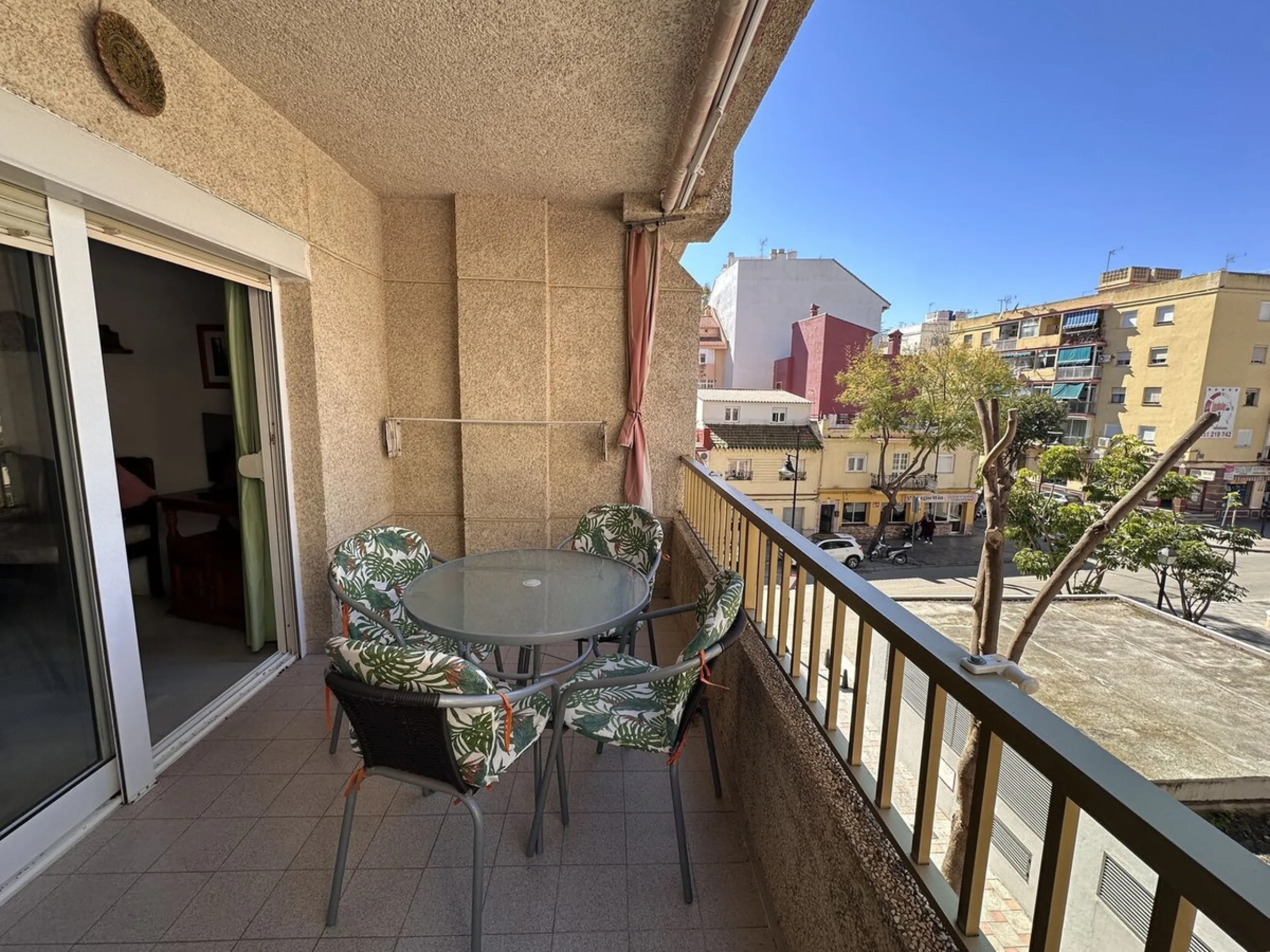 Apartment - Middle Floor Apartment в продаже в Fuengirola, Málaga. В доме 3 спален и 2 ванных комнат. Площадь дома 100 м²