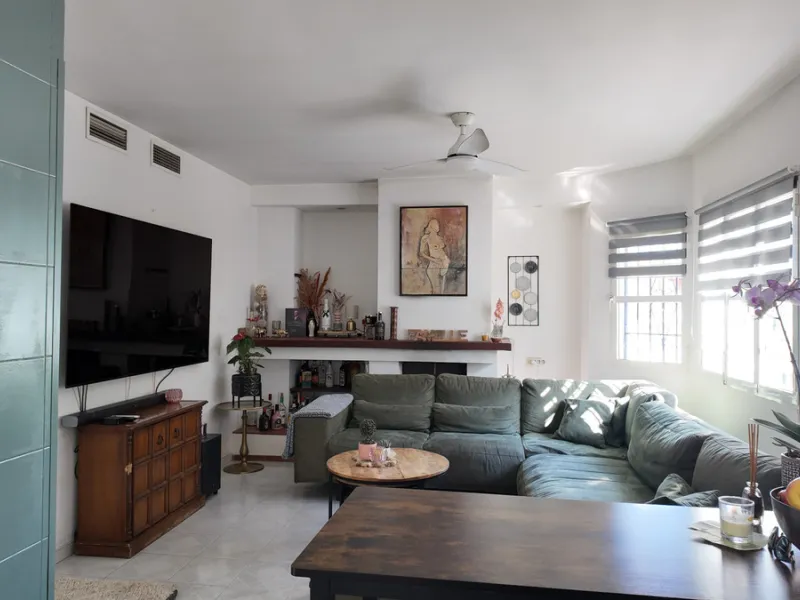 House - Townhouse в продаже в Mijas, Málaga. В доме 9 спален и 6 ванных комнат. Площадь дома 228 м². Площадь участка 413 м²