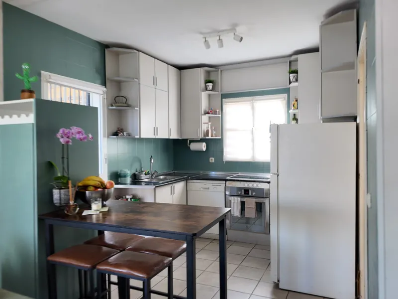 Location: Exclusive area of Sierra, just minutes from the centre of Fuengirola, Costa del Sol beaches and urban services. It offers tranquility with open views to green areas and mountains, ideal to disconnect without getting too far from the action.