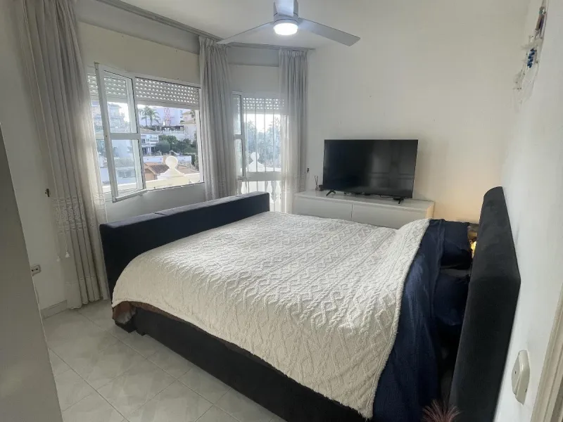 Location: Exclusive area of Sierra, just minutes from the centre of Fuengirola, Costa del Sol beaches and urban services. It offers tranquility with open views to green areas and mountains, ideal to disconnect without getting too far from the action.