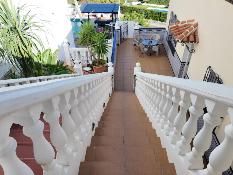 Location: Exclusive area of Sierra, just minutes from the centre of Fuengirola, Costa del Sol beaches and urban services. It offers tranquility with open views to green areas and mountains, ideal to disconnect without getting too far from the action.