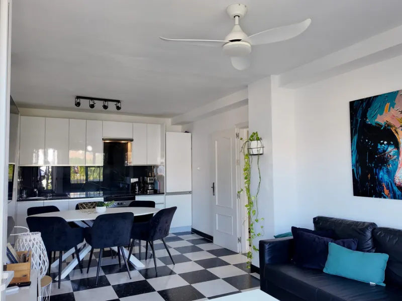 Location: Exclusive area of Sierra, just minutes from the centre of Fuengirola, Costa del Sol beaches and urban services. It offers tranquility with open views to green areas and mountains, ideal to disconnect without getting too far from the action.
