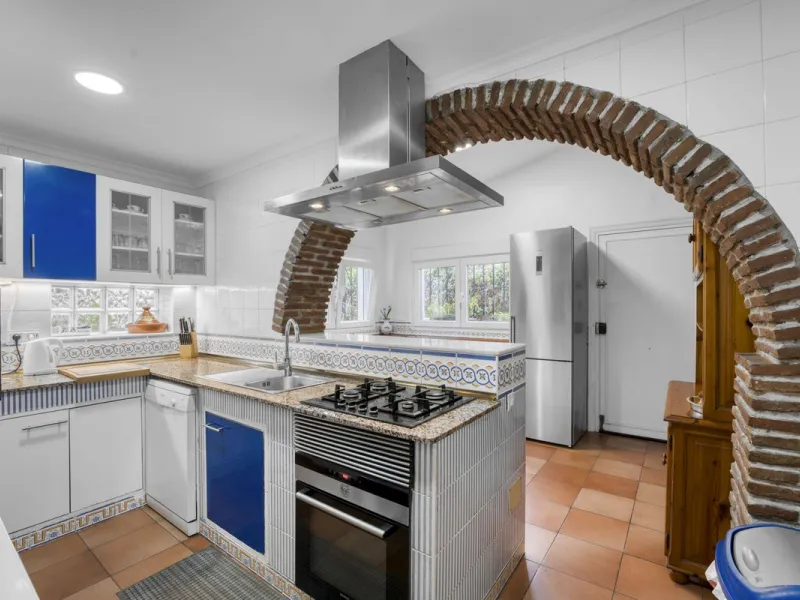 Diese beeindruckende Villa mit Aussicht – der ideale Rückzugsort für Ihre Familie