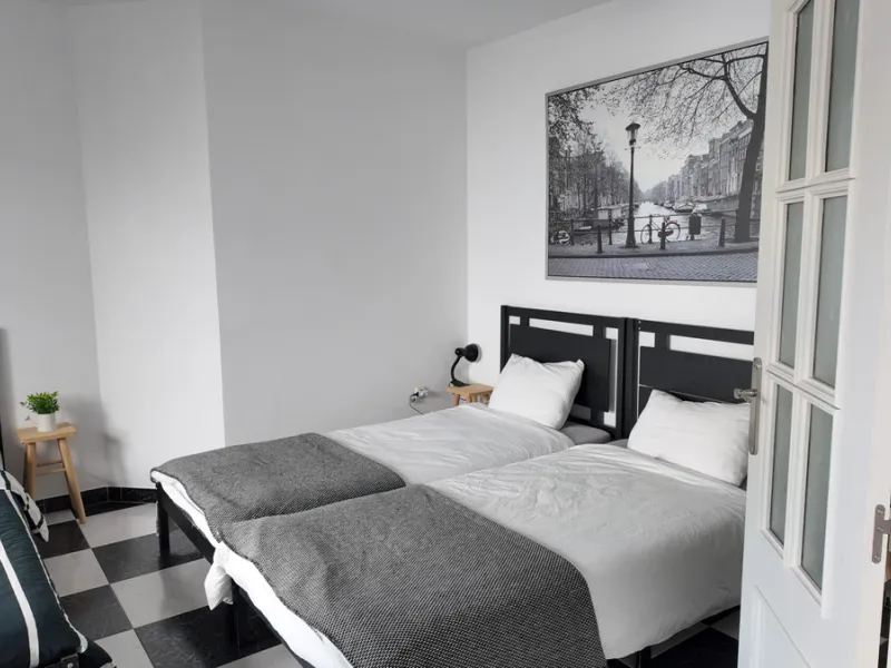 Location: Exclusive area of Sierra, just minutes from the centre of Fuengirola, Costa del Sol beaches and urban services. It offers tranquility with open views to green areas and mountains, ideal to disconnect without getting too far from the action.