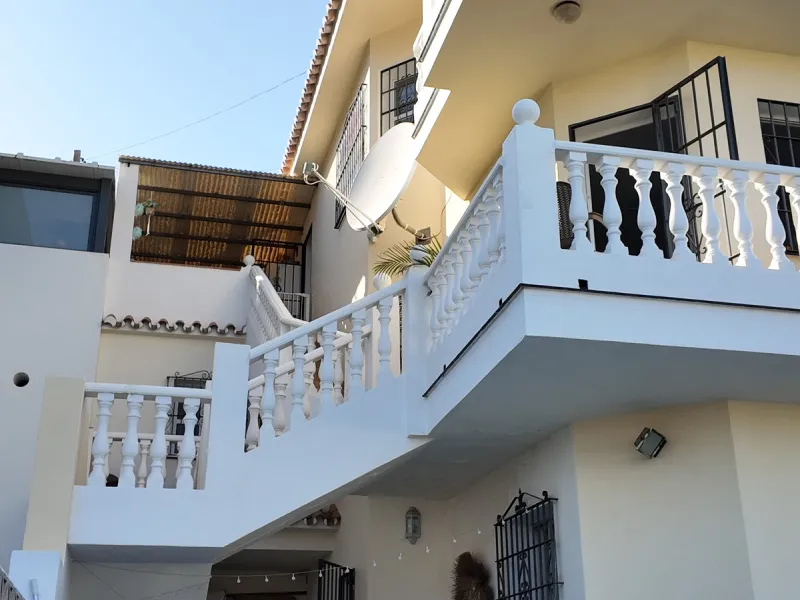 Location: Exclusive area of Sierra, just minutes from the centre of Fuengirola, Costa del Sol beaches and urban services. It offers tranquility with open views to green areas and mountains, ideal to disconnect without getting too far from the action.
