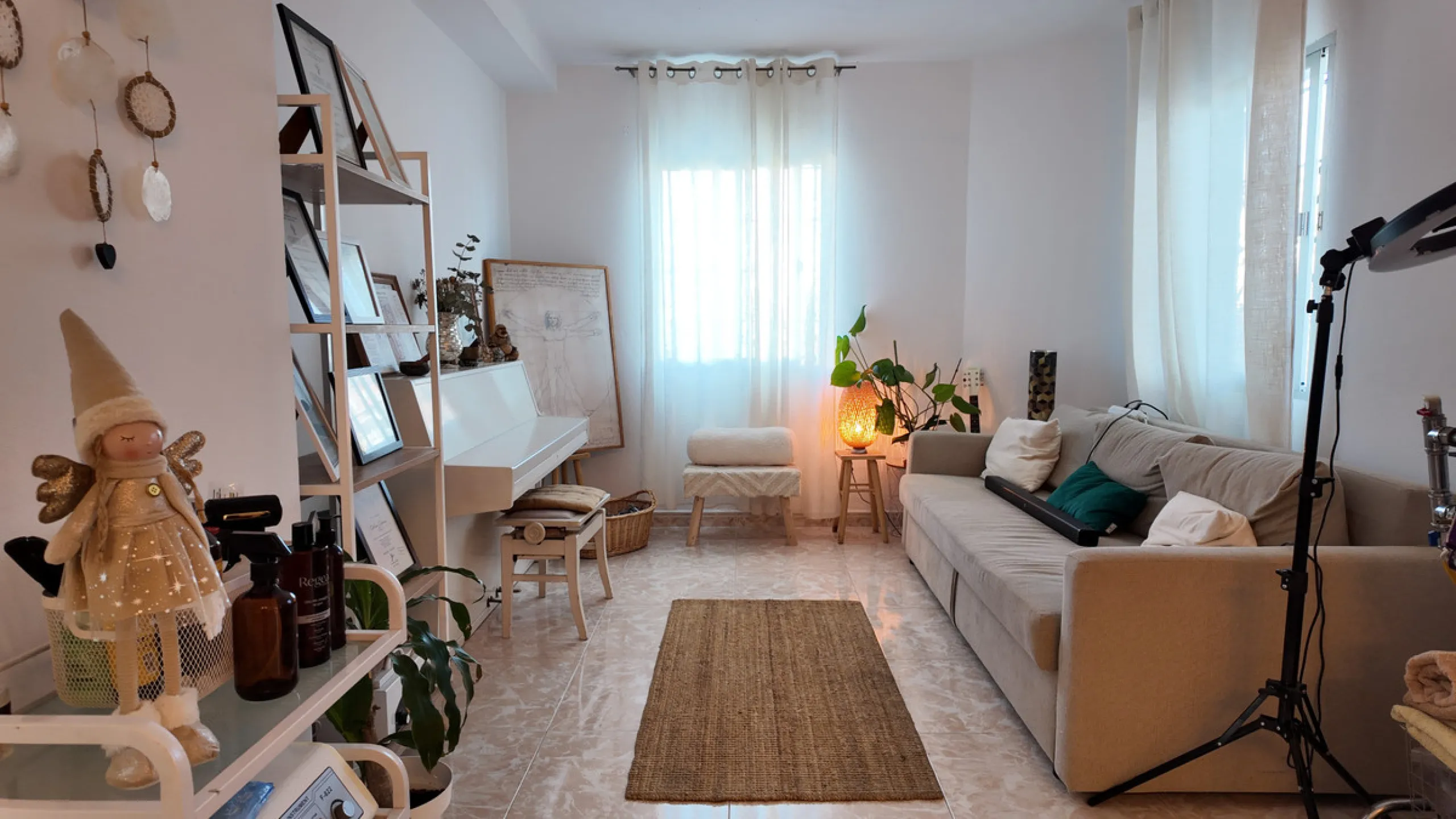 Location: Exclusive area of Sierra, just minutes from the centre of Fuengirola, Costa del Sol beaches and urban services. It offers tranquility with open views to green areas and mountains, ideal to disconnect without getting too far from the action.