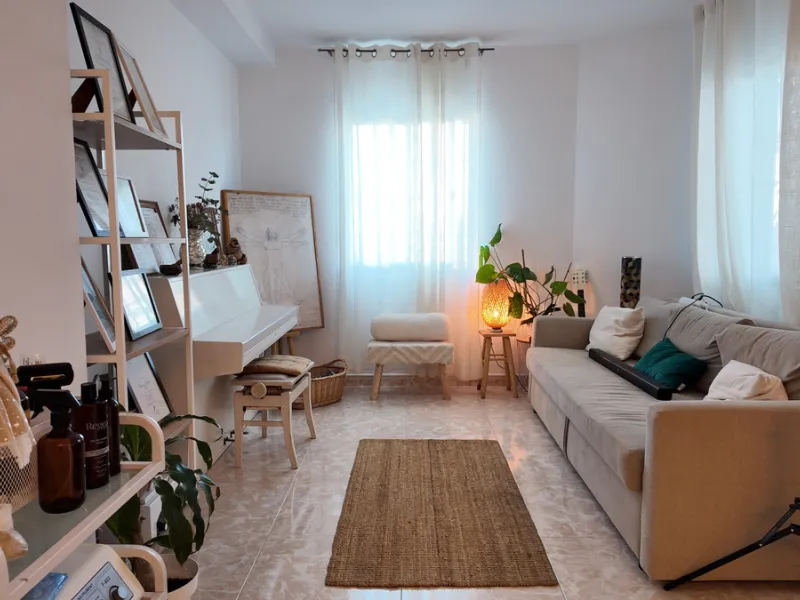 Location: Exclusive area of Sierra, just minutes from the centre of Fuengirola, Costa del Sol beaches and urban services. It offers tranquility with open views to green areas and mountains, ideal to disconnect without getting too far from the action.