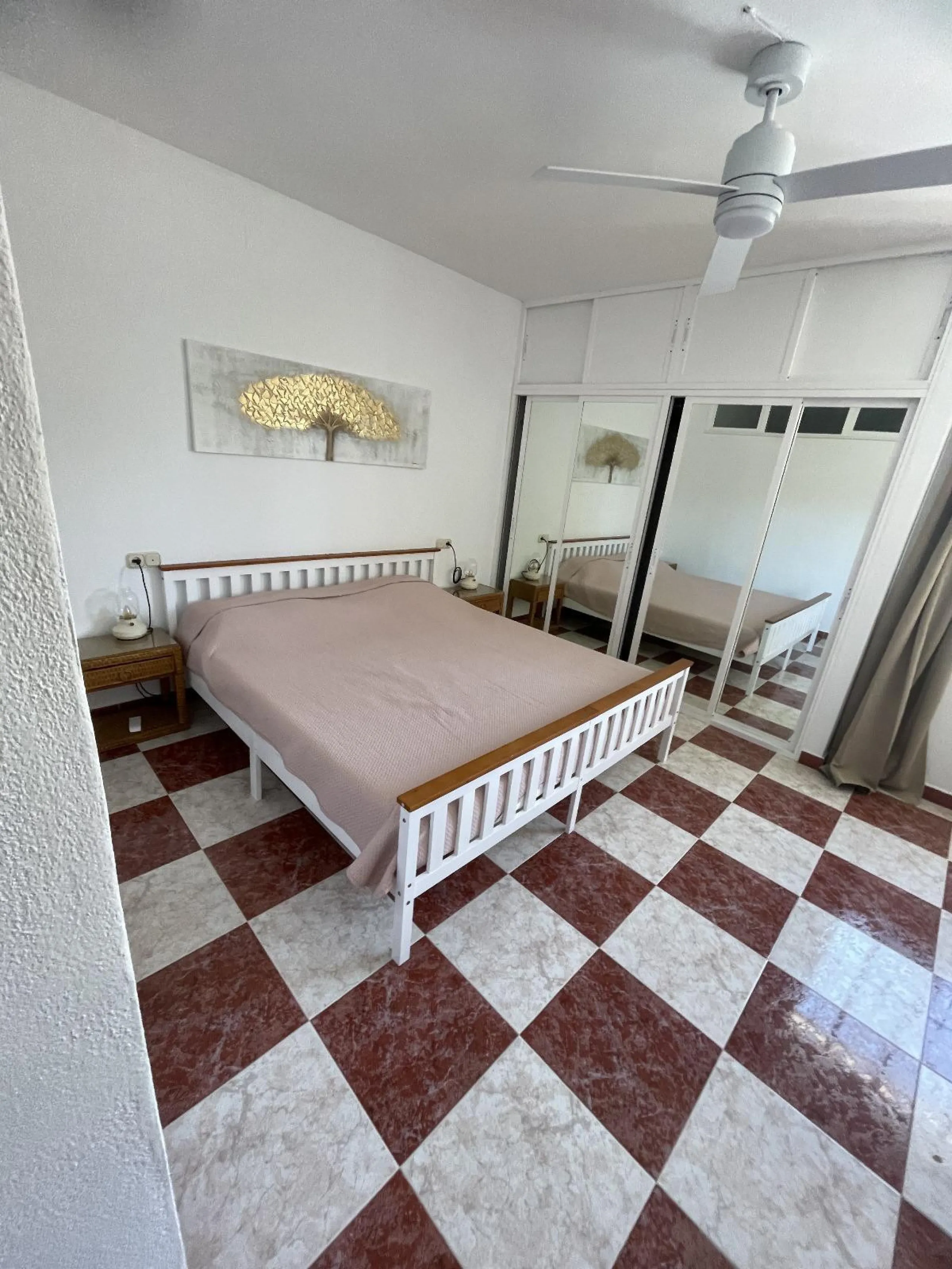 Location: Exclusive area of Sierra, just minutes from the centre of Fuengirola, Costa del Sol beaches and urban services. It offers tranquility with open views to green areas and mountains, ideal to disconnect without getting too far from the action.