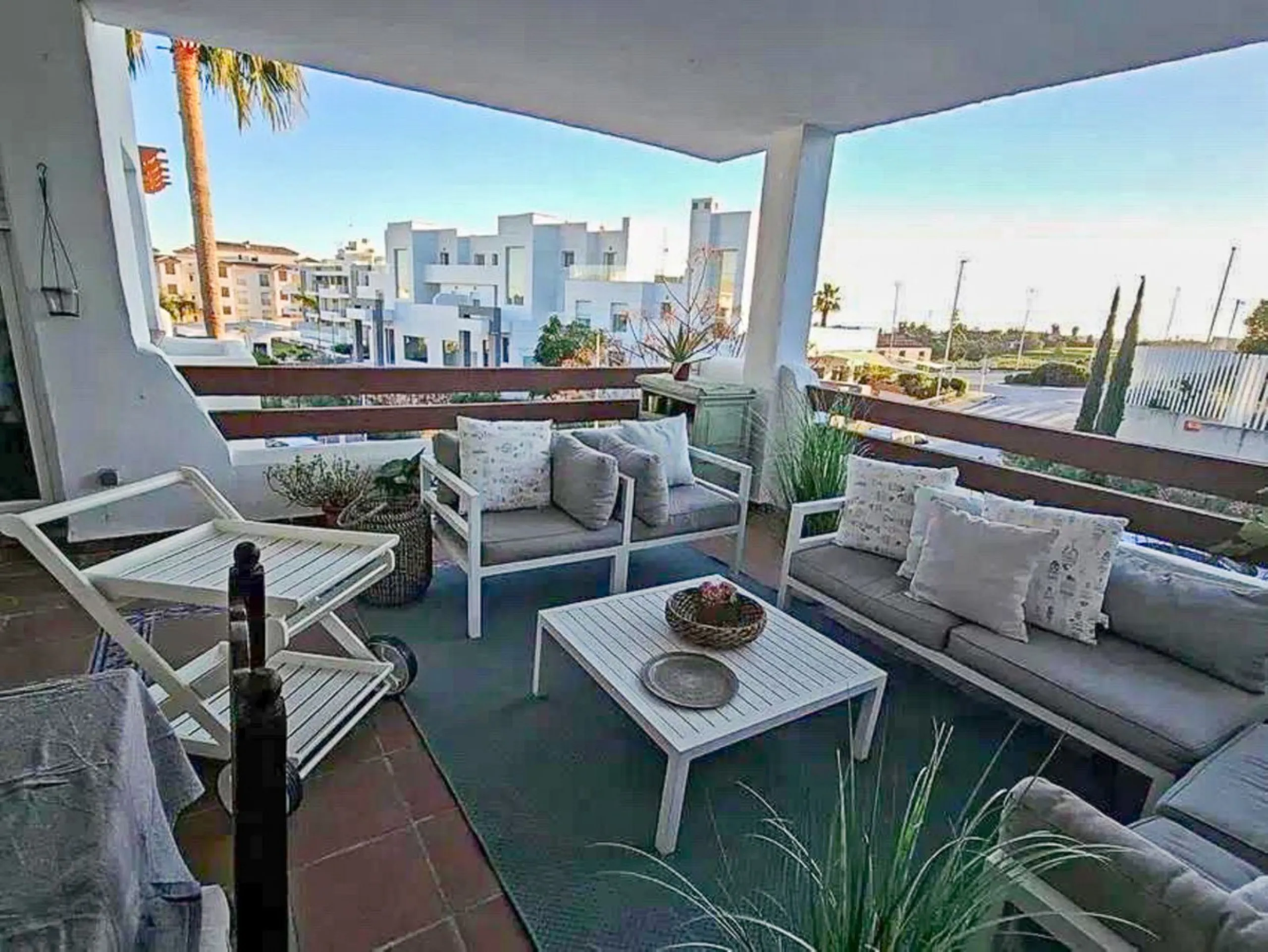Apartment - Middle Floor Apartment в продаже в Estepona, Málaga. В доме 3 спален и 2 ванных комнат. Площадь дома 116 м²