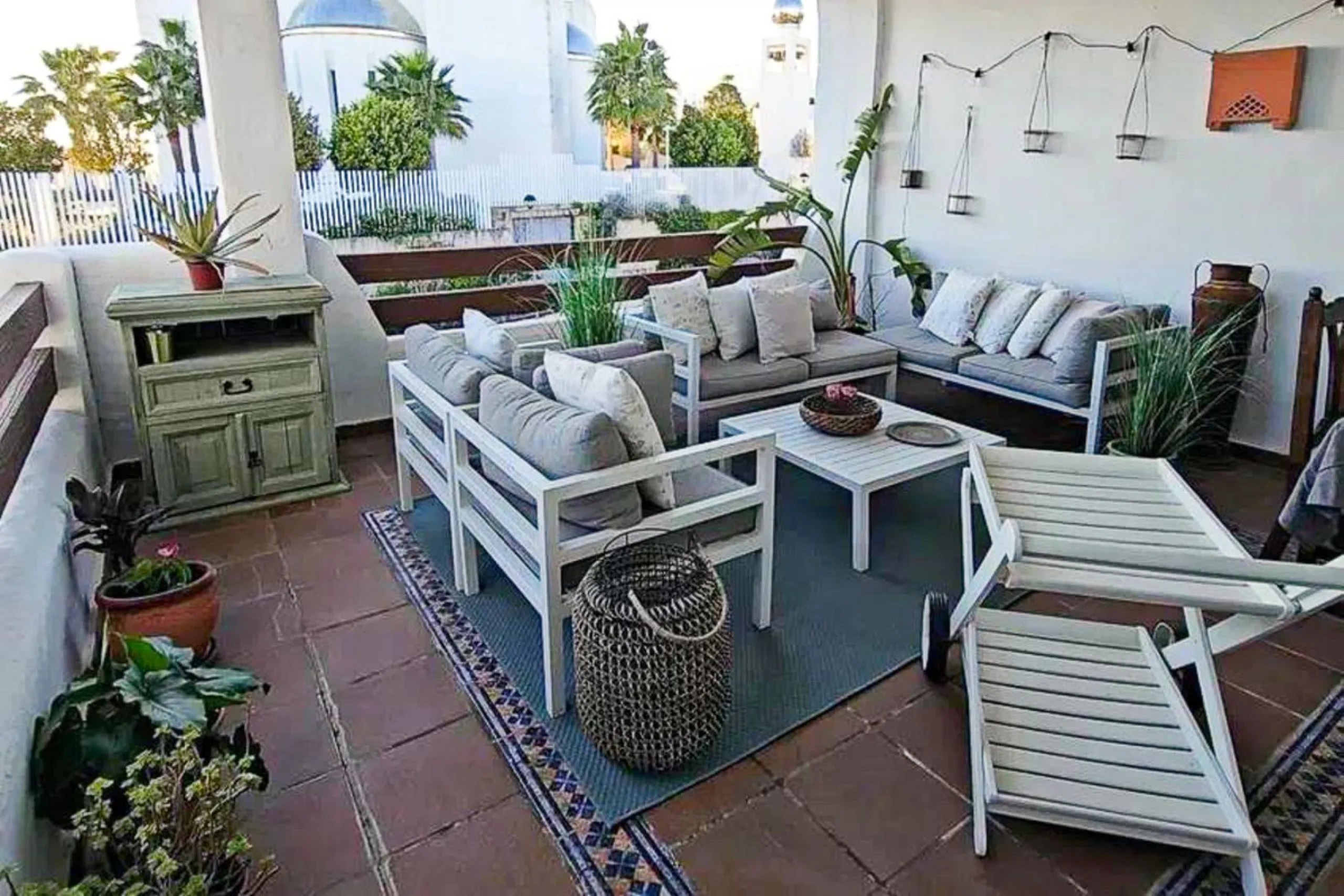 Apartment - Middle Floor Apartment в продаже в Estepona, Málaga. В доме 3 спален и 2 ванных комнат. Площадь дома 116 м²