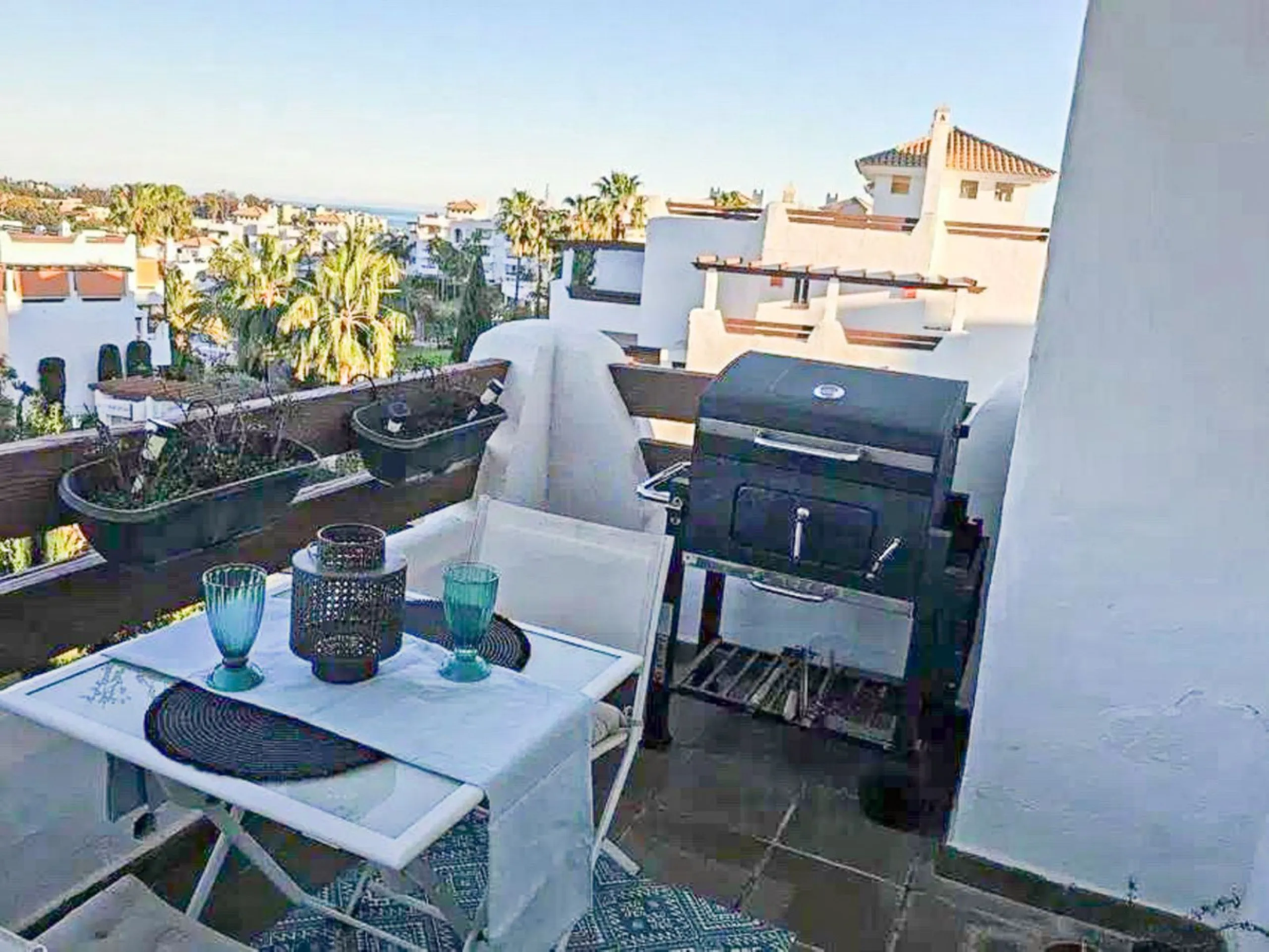Apartment - Middle Floor Apartment в продаже в Estepona, Málaga. В доме 3 спален и 2 ванных комнат. Площадь дома 116 м²