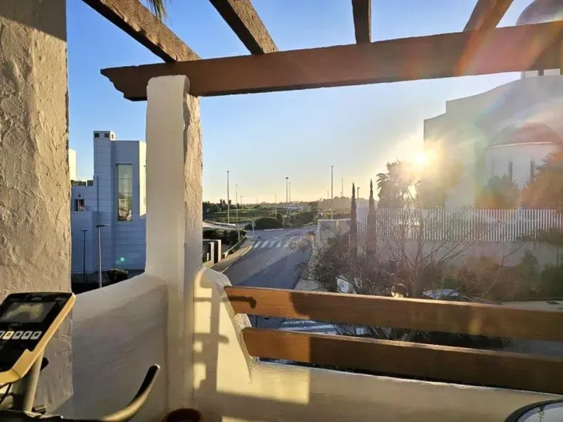 Apartment - Middle Floor Apartment в продаже в Estepona, Málaga. В доме 3 спален и 2 ванных комнат. Площадь дома 116 м²