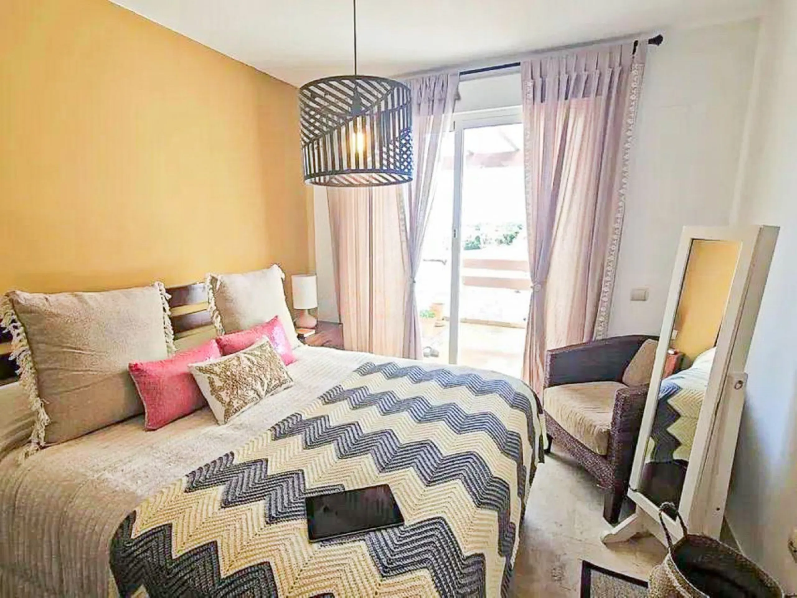 Apartment - Middle Floor Apartment в продаже в Estepona, Málaga. В доме 3 спален и 2 ванных комнат. Площадь дома 116 м²