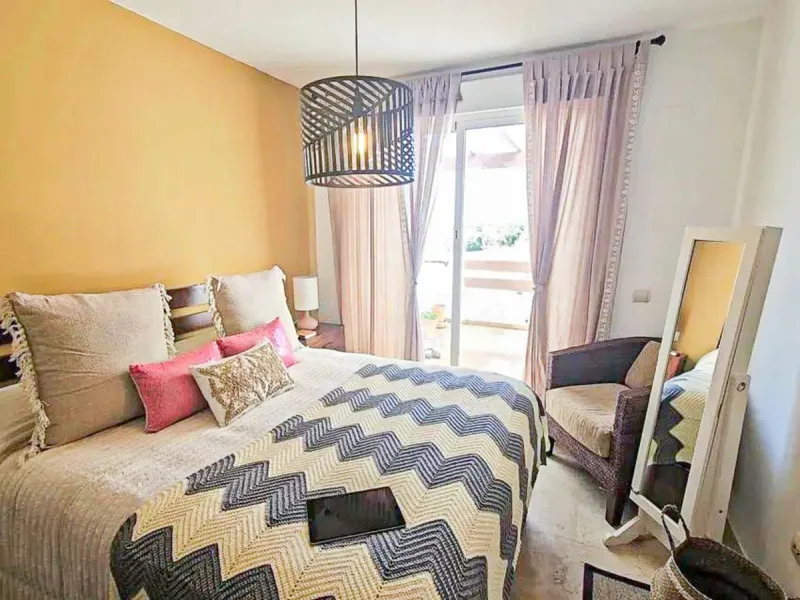Apartment - Middle Floor Apartment в продаже в Estepona, Málaga. В доме 3 спален и 2 ванных комнат. Площадь дома 116 м²