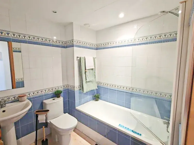 Apartment - Middle Floor Apartment в продаже в Estepona, Málaga. В доме 3 спален и 2 ванных комнат. Площадь дома 116 м²