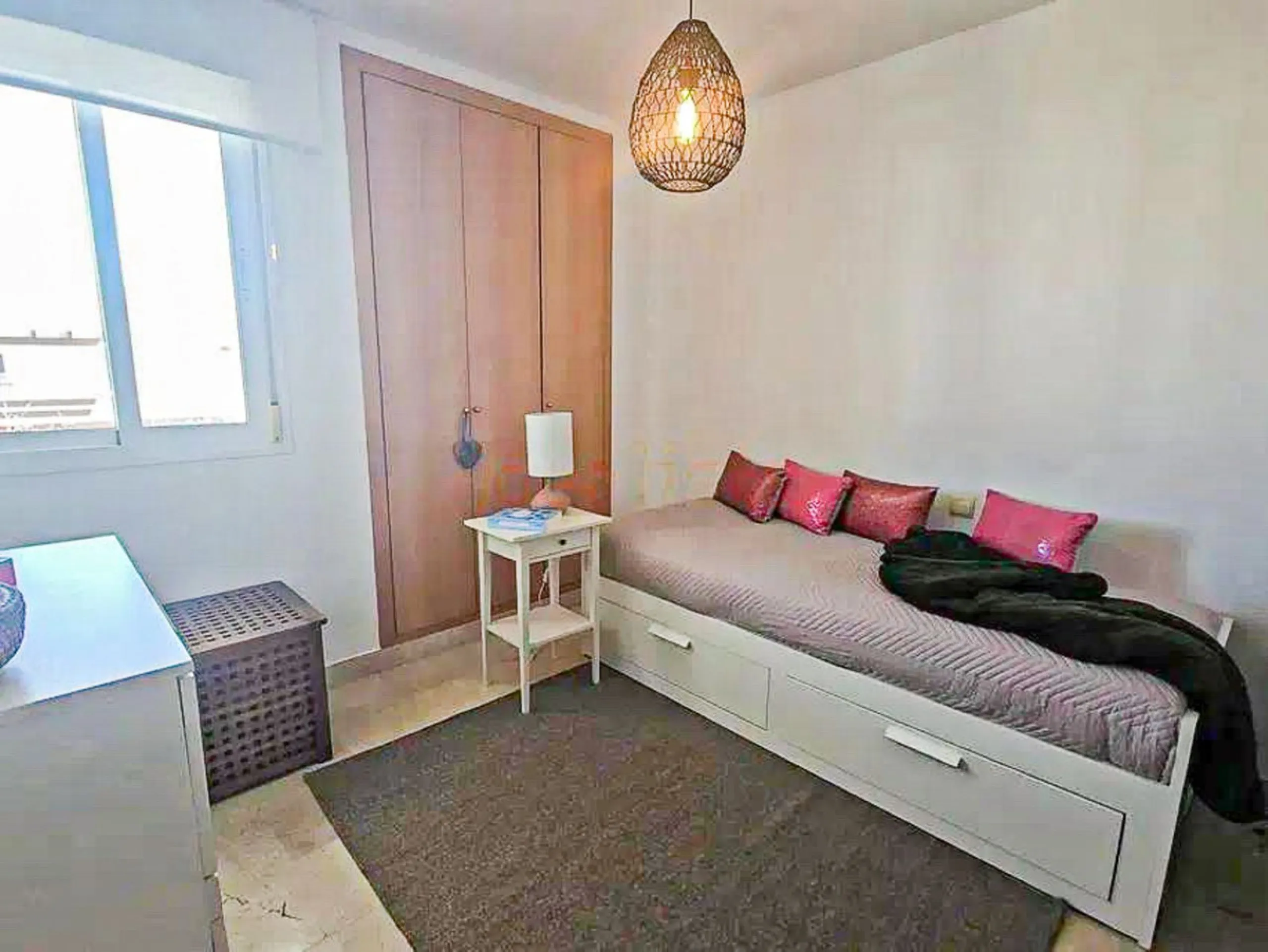 Apartment - Middle Floor Apartment в продаже в Estepona, Málaga. В доме 3 спален и 2 ванных комнат. Площадь дома 116 м²