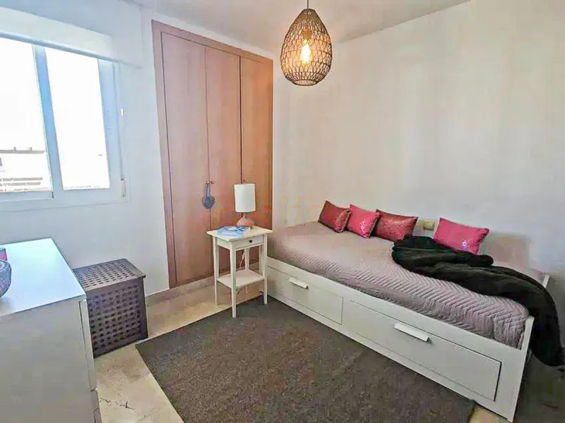 Apartment - Middle Floor Apartment в продаже в Estepona, Málaga. В доме 3 спален и 2 ванных комнат. Площадь дома 116 м²