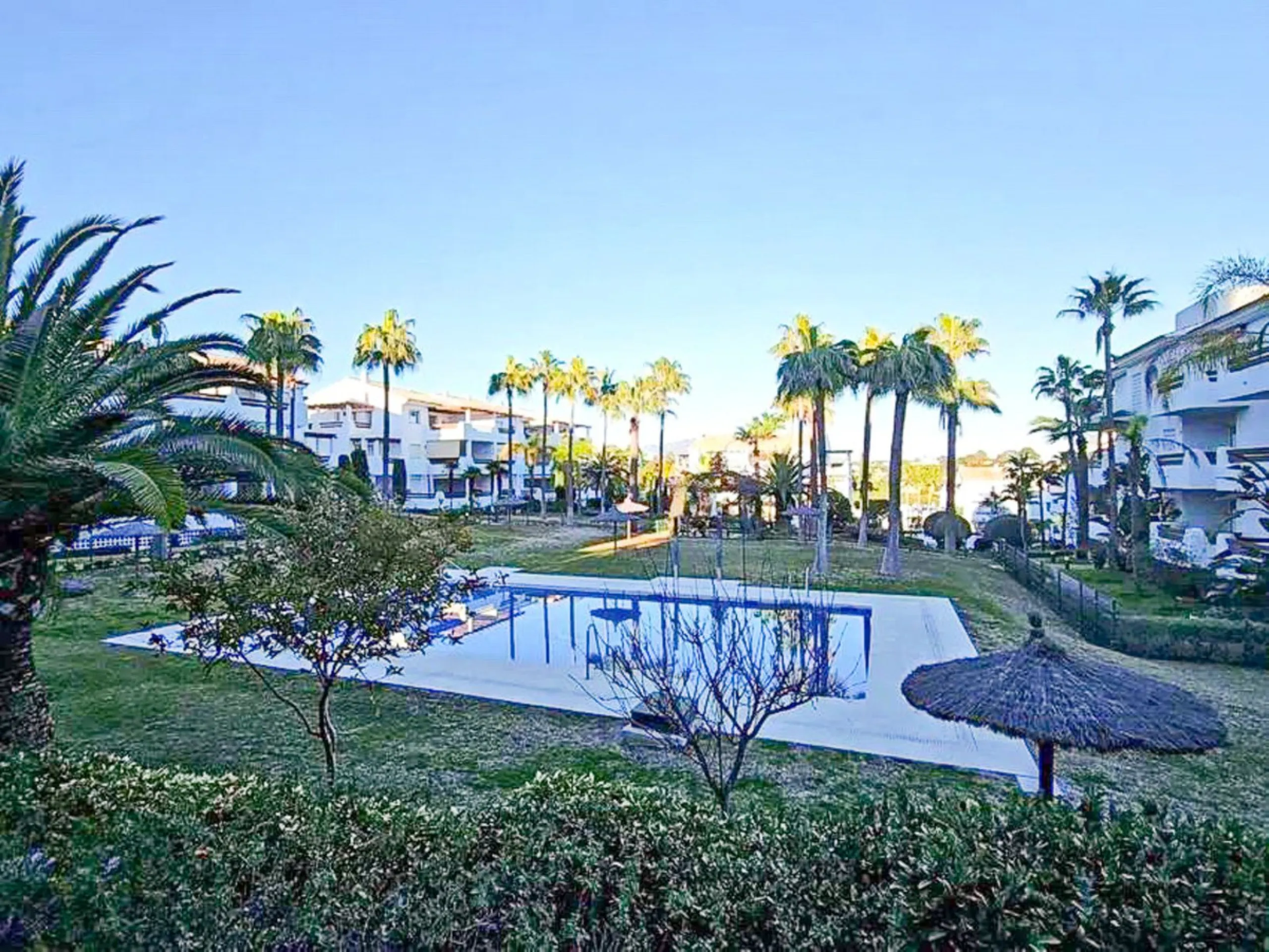Apartment - Middle Floor Apartment в продаже в Estepona, Málaga. В доме 3 спален и 2 ванных комнат. Площадь дома 116 м²