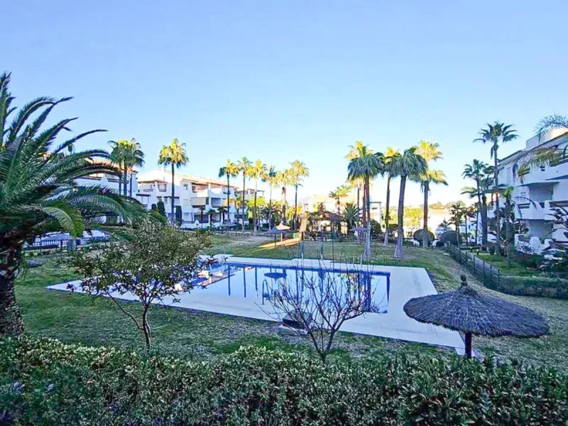 Apartment - Middle Floor Apartment в продаже в Estepona, Málaga. В доме 3 спален и 2 ванных комнат. Площадь дома 116 м²