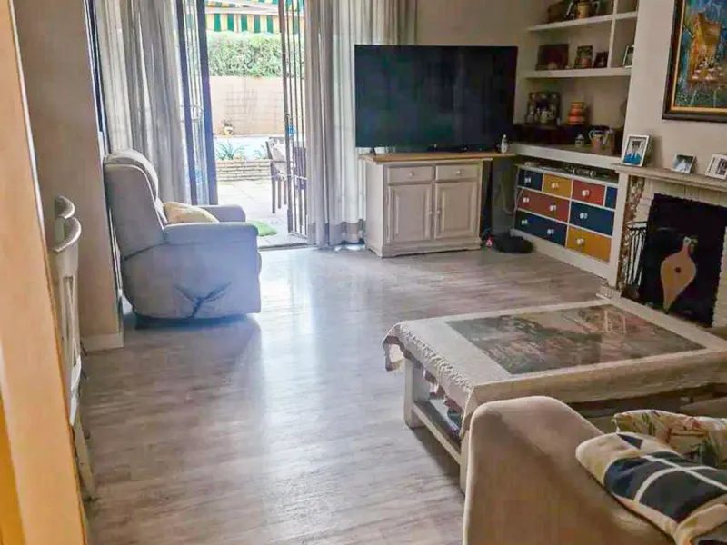 Spacious ground floor apartment located in the prestigious area of Nagüeles, Marbella, within a well-maintained residential complex with communal pool and gardens.