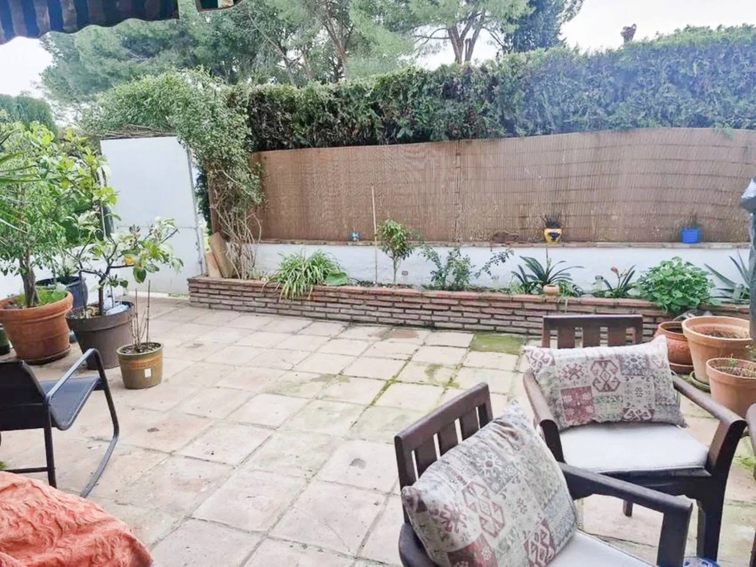 Spacious ground floor apartment located in the prestigious area of Nagüeles, Marbella, within a well-maintained residential complex with communal pool and gardens.
