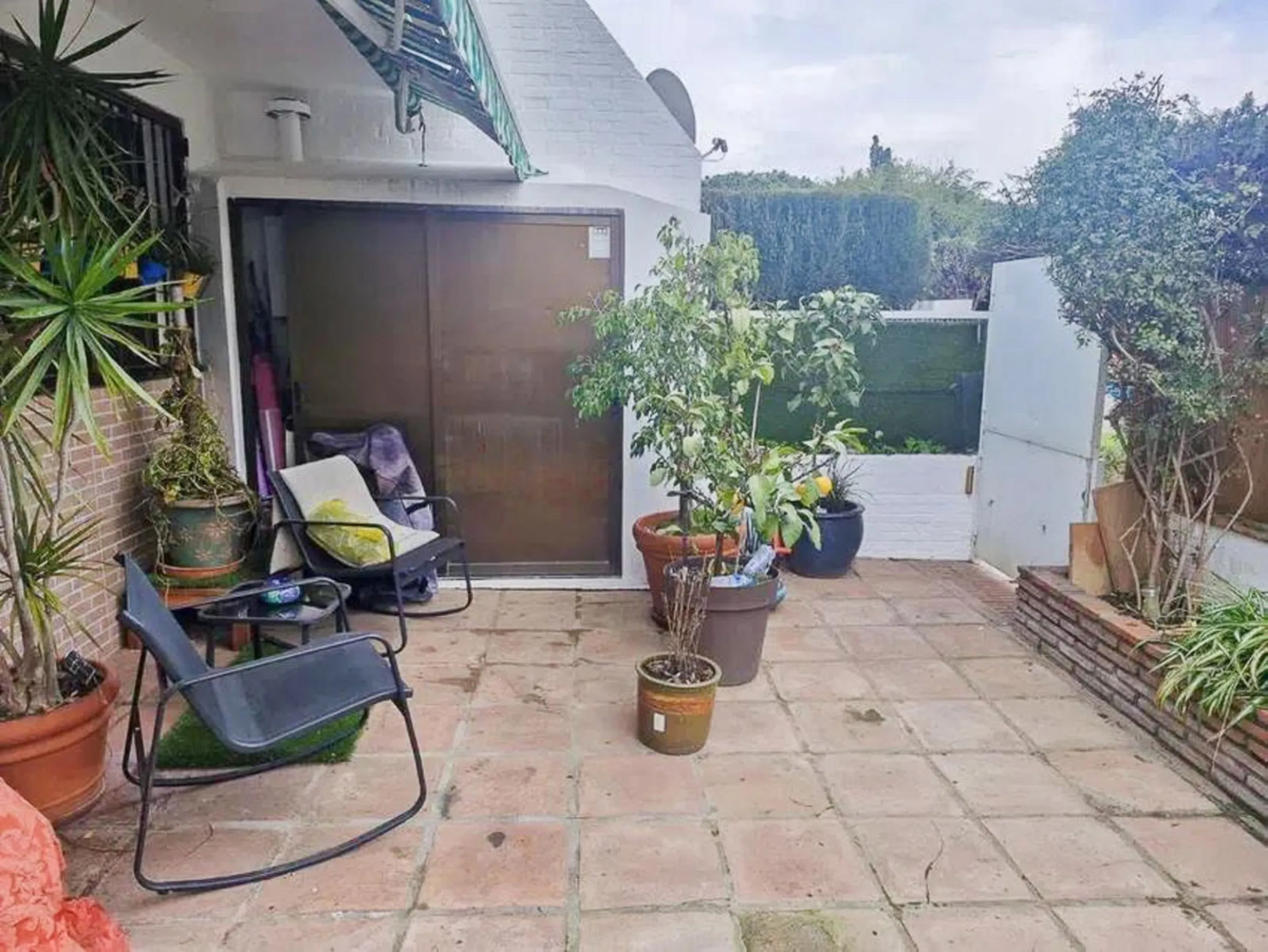 Spacious ground floor apartment located in the prestigious area of Nagüeles, Marbella, within a well-maintained residential complex with communal pool and gardens.
