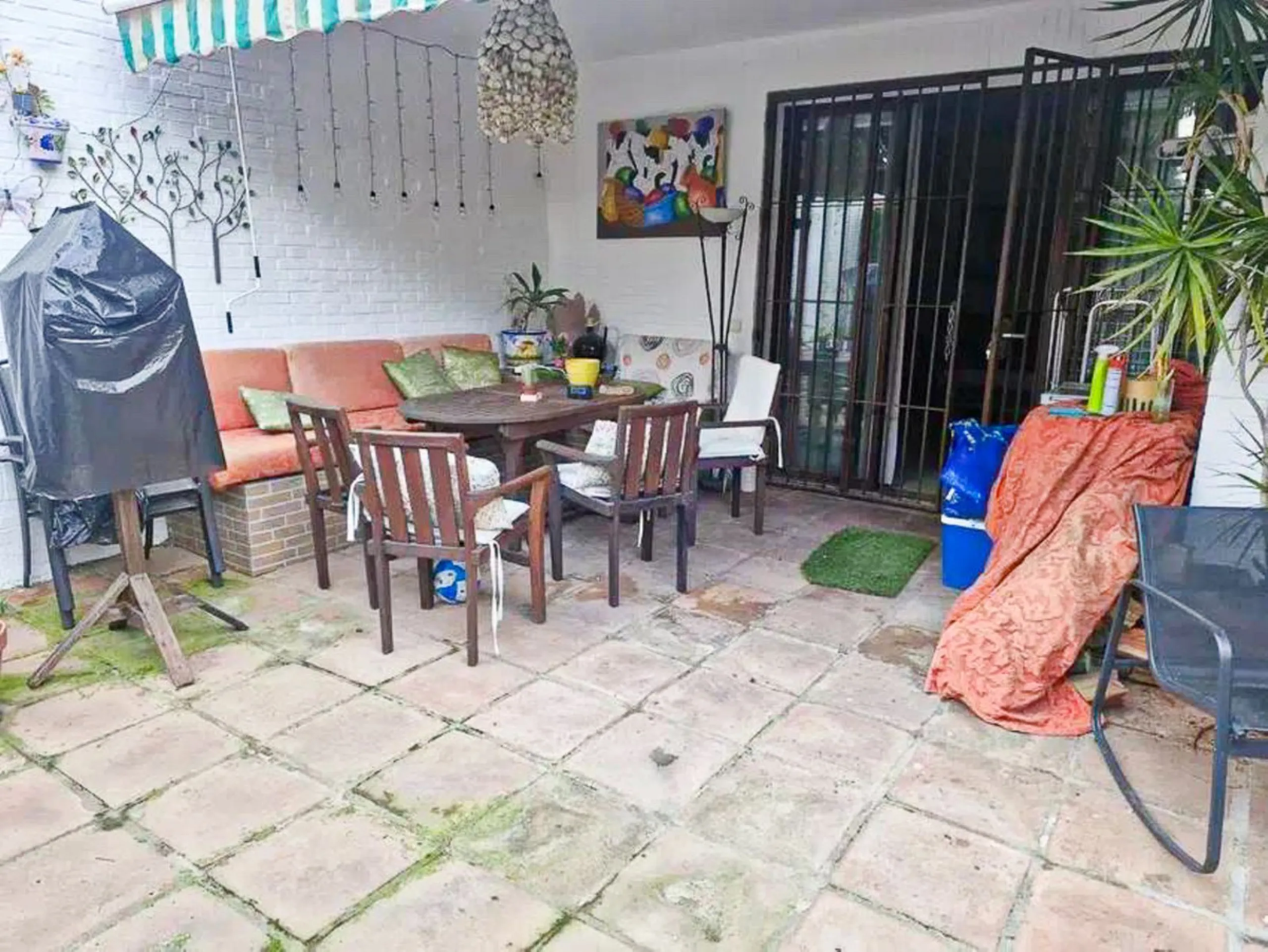 Spacious ground floor apartment located in the prestigious area of Nagüeles, Marbella, within a well-maintained residential complex with communal pool and gardens.