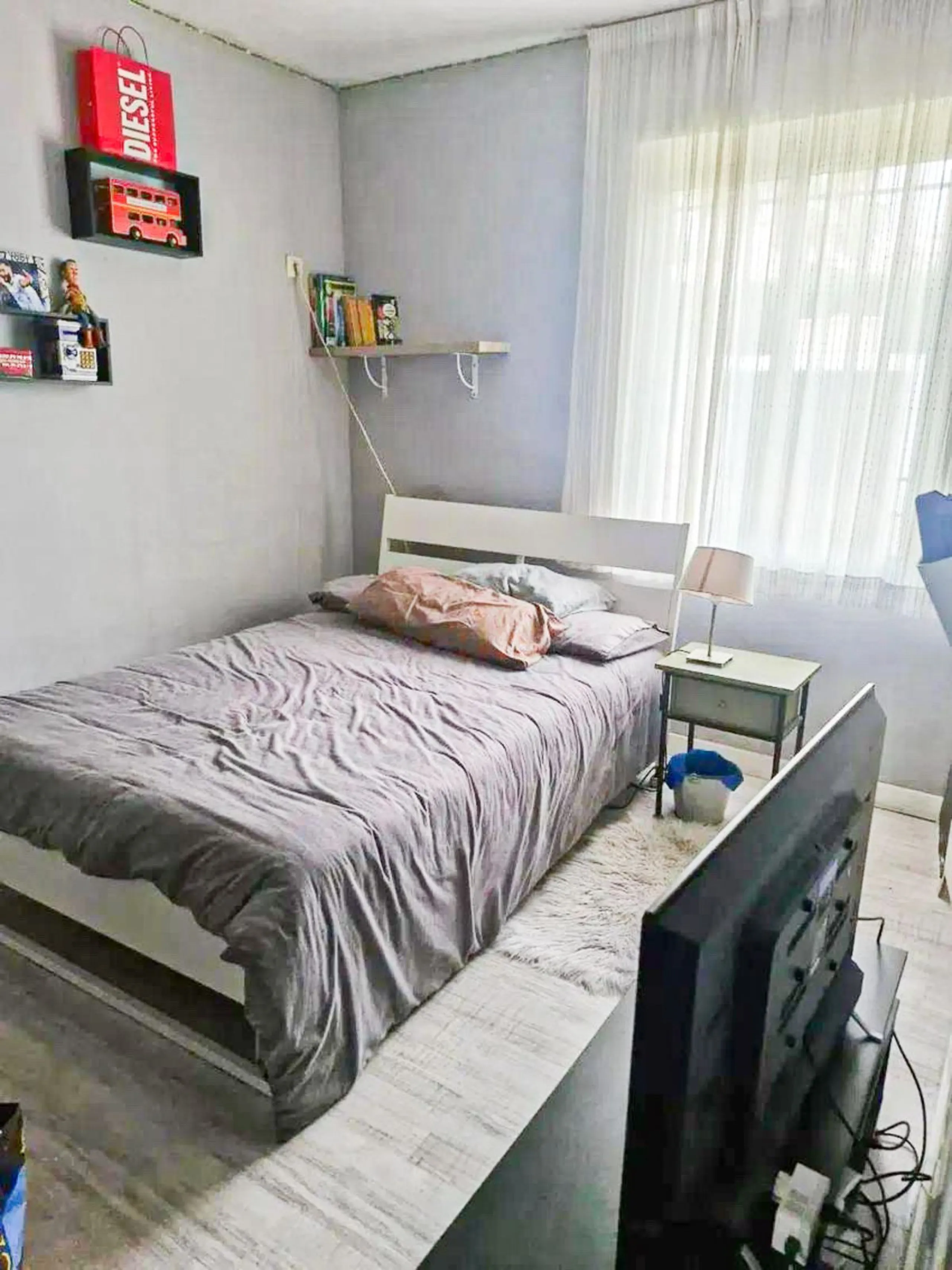 Spacious ground floor apartment located in the prestigious area of Nagüeles, Marbella, within a well-maintained residential complex with communal pool and gardens.