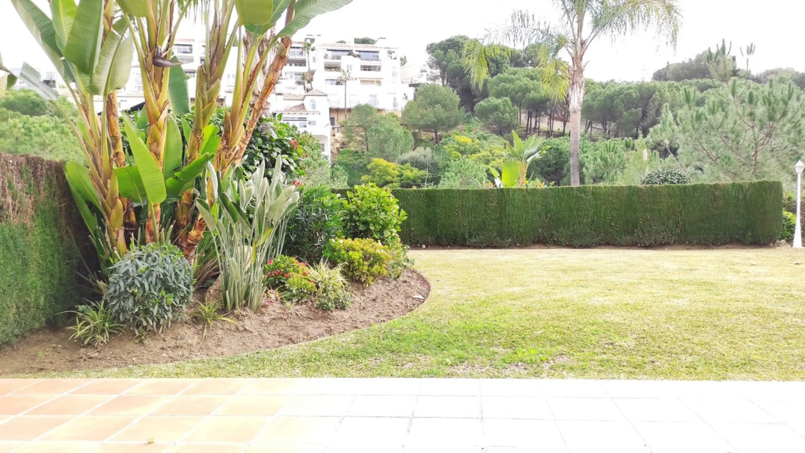Apartment - Ground Floor Apartment в продаже в Benahavís, Málaga. В доме 3 спален и 3 ванных комнат. Площадь дома 140 м². Площадь участка 50 м²