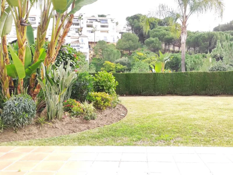 Apartment - Ground Floor Apartment в продаже в Benahavís, Málaga. В доме 3 спален и 3 ванных комнат. Площадь дома 140 м². Площадь участка 50 м²