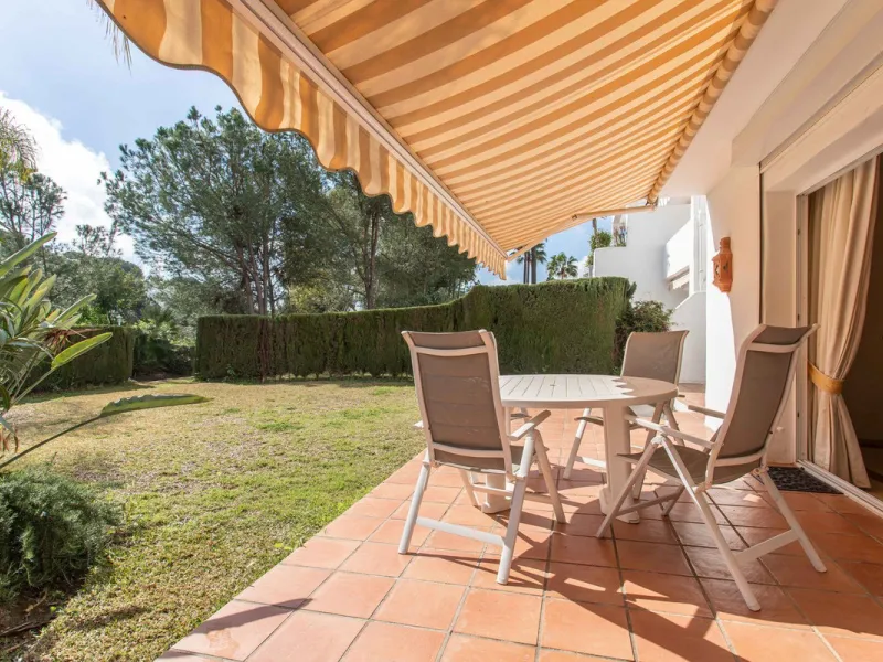 Apartment - Ground Floor Apartment в продаже в Benahavís, Málaga. В доме 3 спален и 3 ванных комнат. Площадь дома 140 м². Площадь участка 50 м²
