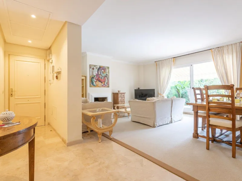 Apartment - Ground Floor Apartment в продаже в Benahavís, Málaga. В доме 3 спален и 3 ванных комнат. Площадь дома 140 м². Площадь участка 50 м²