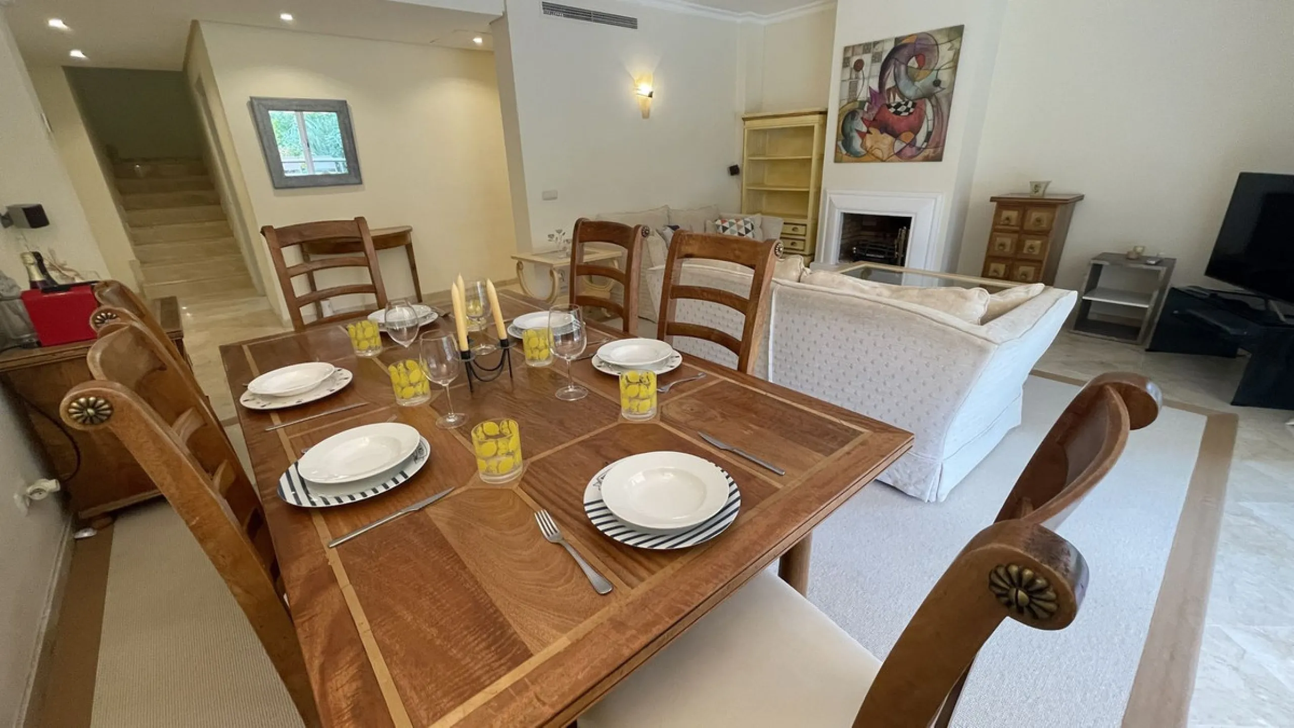 Apartment - Ground Floor Apartment в продаже в Benahavís, Málaga. В доме 3 спален и 3 ванных комнат. Площадь дома 140 м². Площадь участка 50 м²