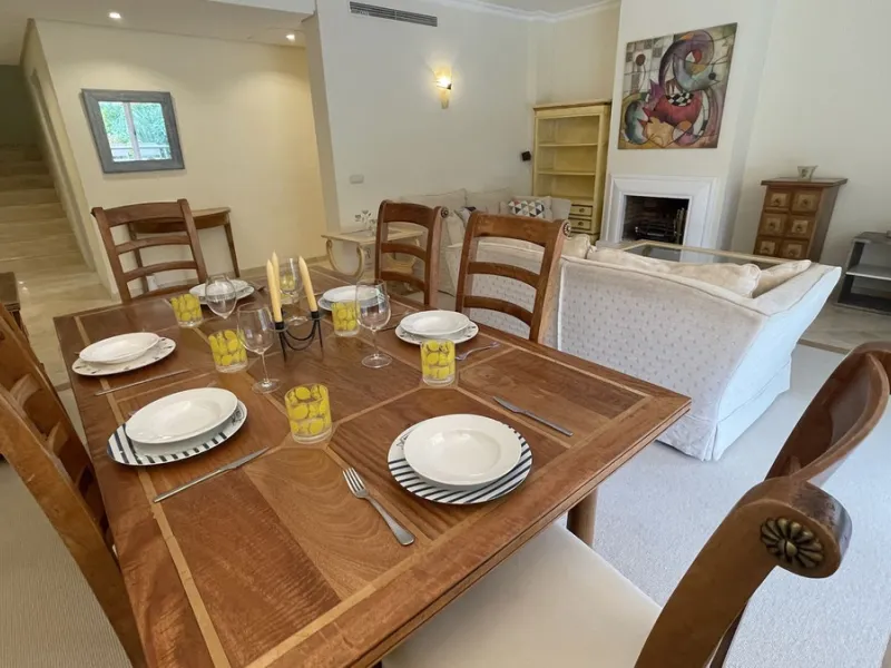 Apartment - Ground Floor Apartment в продаже в Benahavís, Málaga. В доме 3 спален и 3 ванных комнат. Площадь дома 140 м². Площадь участка 50 м²